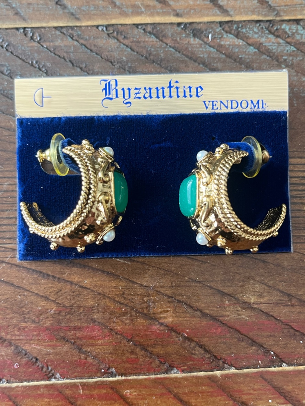 Vintage Vendome Byzantine Green Cabochon Faux Pearl Earrings NOS Card